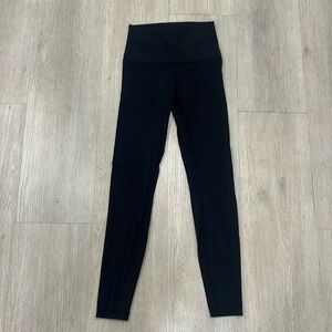 Lululemon Wunder Under Leggings; size 6